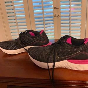 Women’s size 6 Nike Renew. Worn once (inside only)